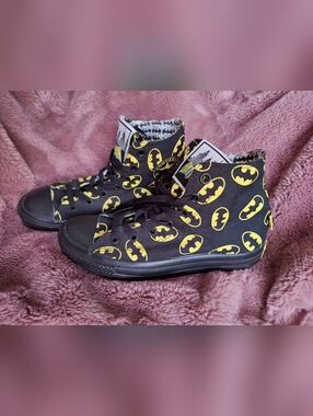 DC Comics Batman Pattern Converse Sneakers in Black and Yellow